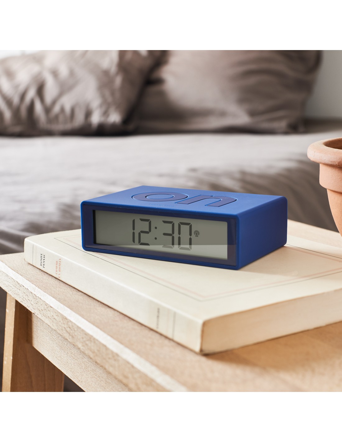 Lexon Flip + - Reversible LCD alarm clock radio-controlled clock